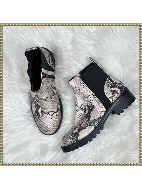 Universal Thread Black Cream Snakeskin Ankle Booties Size 10